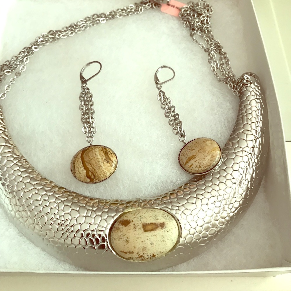 Brand new necklace